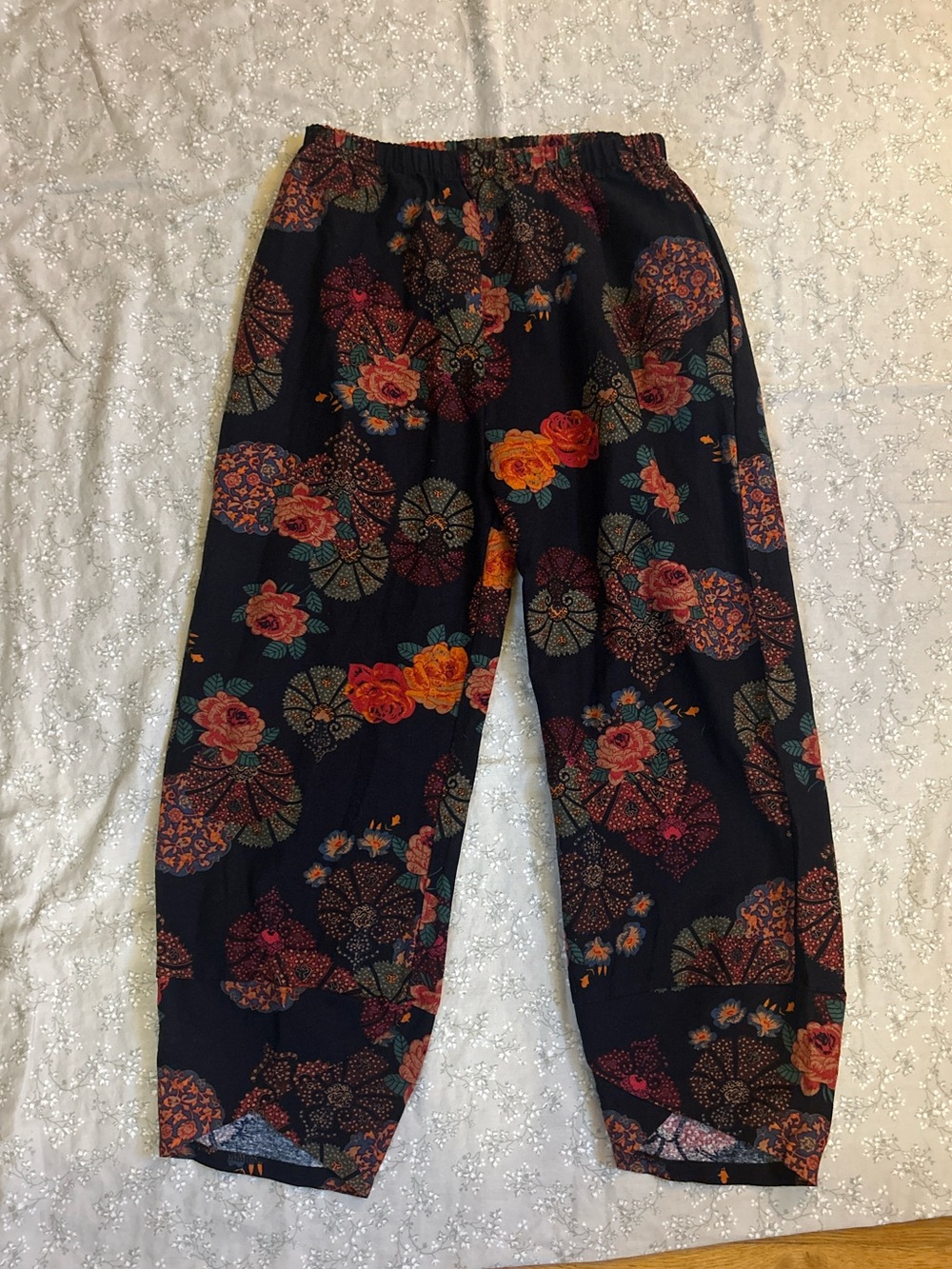 Gracila Floral Boho Lantern women’s Pants Tulip Hem Cropped Capris Black M